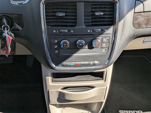 Used 2016 Dodge Grand Caravan American Value Package image 18