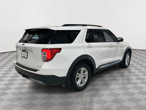 Used 2022 Ford Explorer XLT w/ Equipment Group 202A AWD/4WD image 5