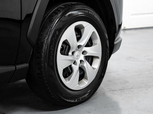 Used 2021 Toyota RAV4 LE image 56