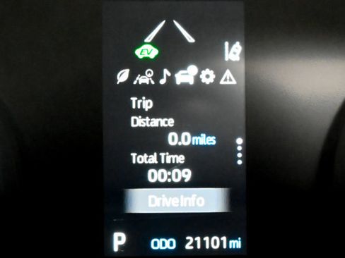 Used 2024 Toyota Sienna XSE image 82