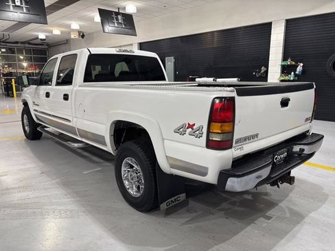 Used 2004 GMC Sierra 2500 SLT w/ Heavy-Duty Power Package AWD/4WD image 4