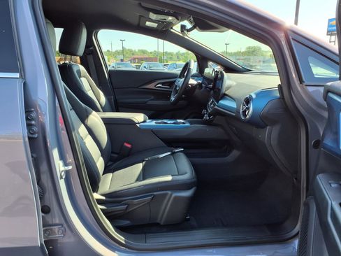 Used 2025 Chevrolet Equinox EV LT w/ Convenience Package FWD image 19