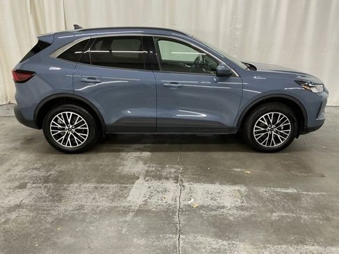 Used 2024 Ford Escape Base image 2