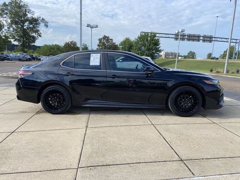 Used 2022 Toyota Camry SE FWD image 14