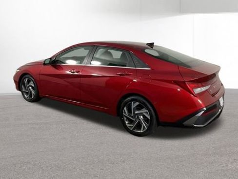Used 2024 Hyundai Elantra Limited image 6
