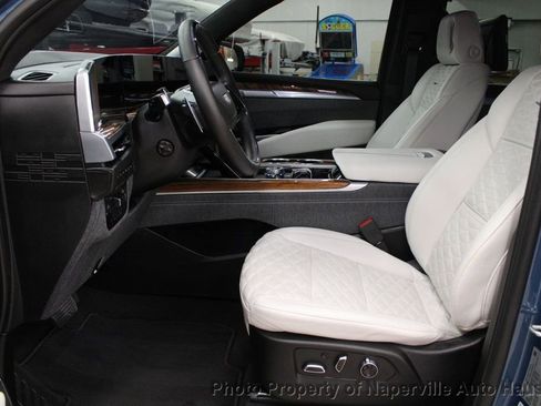 Used 2025 Cadillac Escalade ESV Sport Platinum w/ LPO, ONYX Package image 14