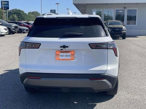 Used 2025 Chevrolet Equinox LT w/ Convenience Package II FWD image 5