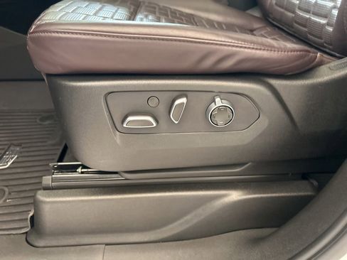 Used 2024 Cadillac Escalade V AWD/4WD image 60
