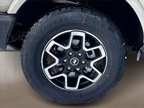 New 2025 Ford Bronco Outer Banks image 12