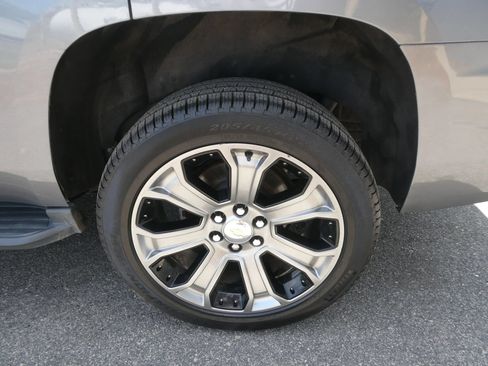 Used 2018 Chevrolet Tahoe LT w/ Luxury Package RWD image 38