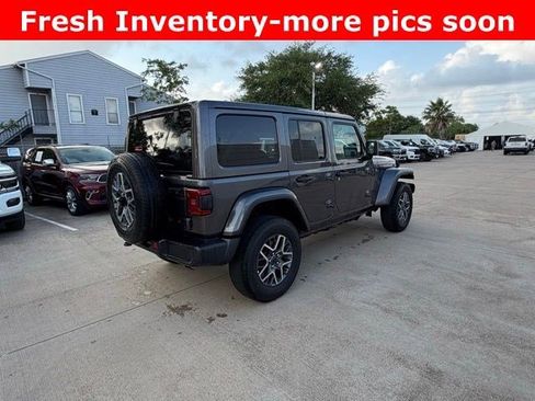 Used 2025 Jeep Wrangler Unlimited Sahara AWD/4WD image 3