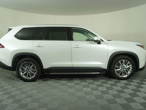 Used 2025 Toyota Grand Highlander AWD image 8