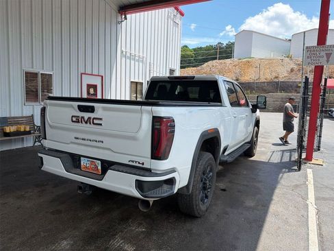 Used 2025 GMC Sierra 2500 AT4 AWD/4WD image 10