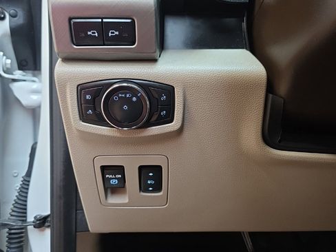 Used 2020 Ford F150 Limited w/ Trailer Tow Package image 28