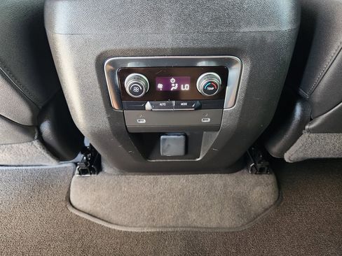 Used 2022 Chevrolet Tahoe Z71 AWD/4WD image 32