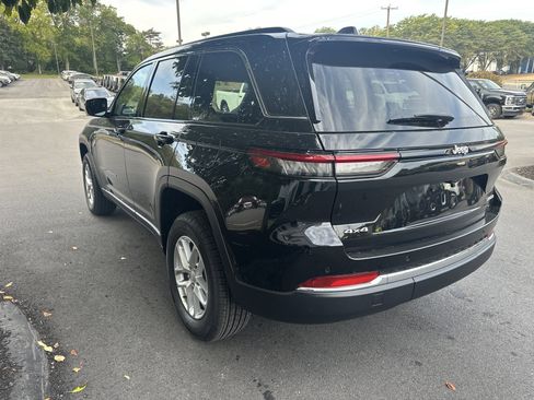 New 2025 Jeep Grand Cherokee Laredo X w/ Luxury Tech Group I image 6