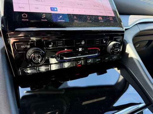 New 2025 Jeep Grand Cherokee L Limited w/ Trailer Tow Package image 20