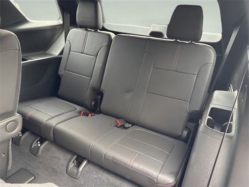 Used 2023 Chevrolet Traverse RS image 22