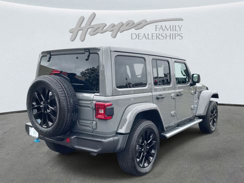 Used 2022 Jeep Wrangler Unlimited Sahara w/ Cold Weather Group image 33