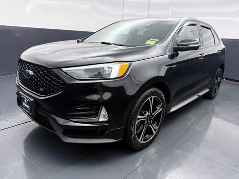 Used 2019 Ford Edge ST w/ Cold Weather Package AWD/4WD image 3