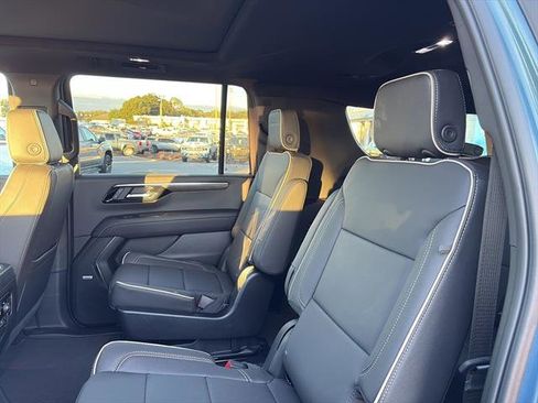 New 2025 Chevrolet Suburban Premier w/ Sun And Tow Package image 16