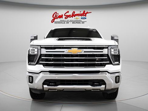 Used 2024 Chevrolet Silverado 2500 LTZ w/ LTZ Convenience Package AWD/4WD image 2