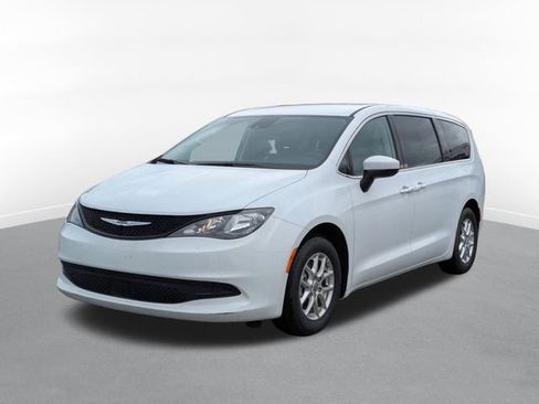 Used 2023 Chrysler Voyager LX FWD image 5