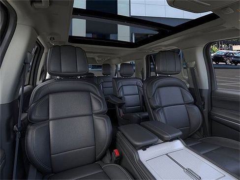 New 2025 Lincoln Navigator L Reserve AWD/4WD image 10