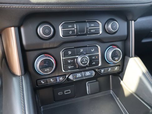 Used 2023 Chevrolet Suburban High Country AWD/4WD image 21