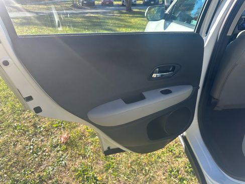 Used 2020 Honda HR-V LX image 13