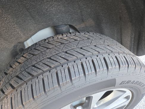 Used 2018 Jeep Grand Cherokee Overland AWD/4WD image 12