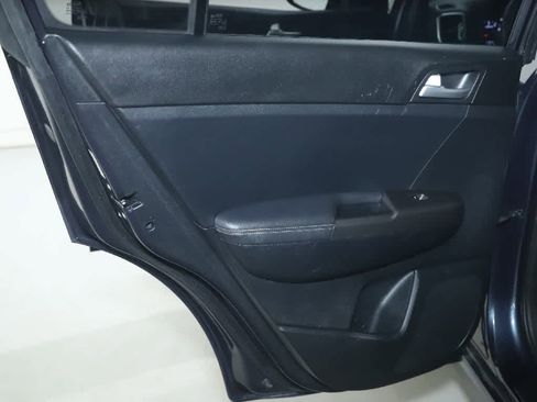Used 2018 Kia Sportage LX w/ LX Technology Package FWD image 12