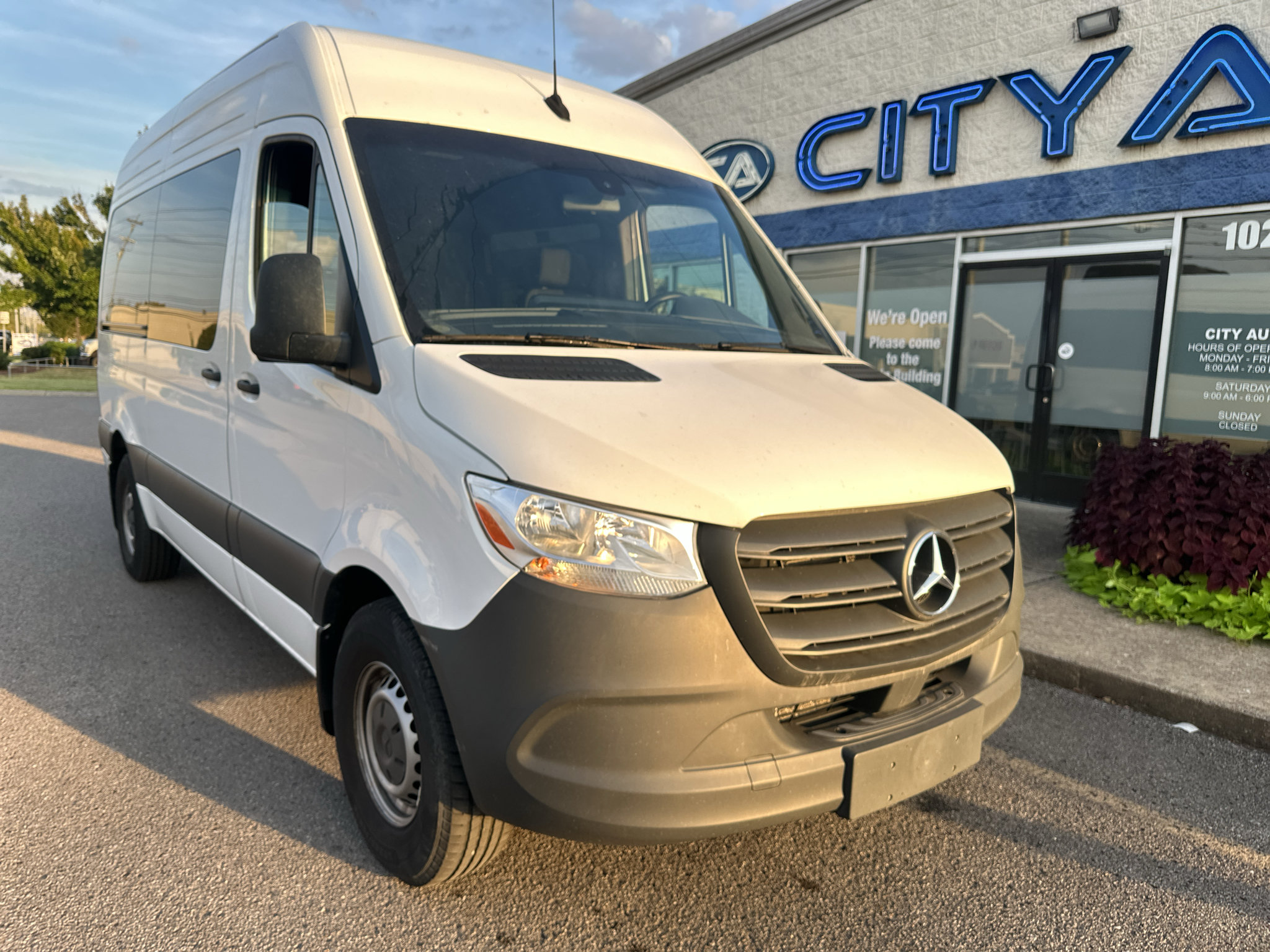 Used 2024 Mercedes-Benz Sprinter 2500 image 2