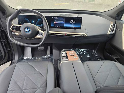 Used 2023 BMW iX xDrive50 w/ Premium Package AWD/4WD image 23