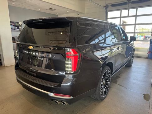 Used 2026 Chevrolet Suburban High Country AWD/4WD image 3