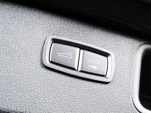 New 2026 Porsche Macan image 33