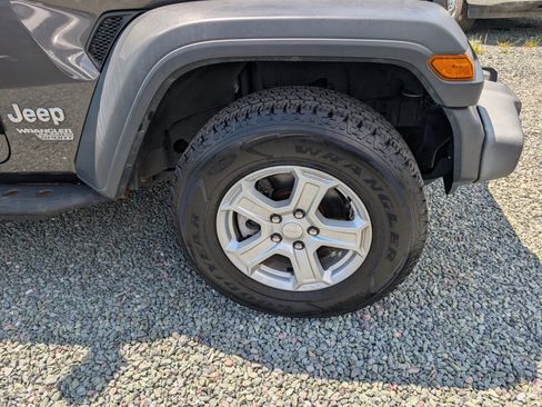 Used 2019 Jeep Wrangler Unlimited Sport S AWD/4WD image 9