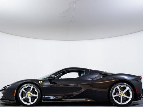 Used 2025 Ferrari SF90 Spider image 7