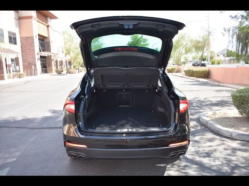 Used 2018 Maserati Levante AWD/4WD image 22