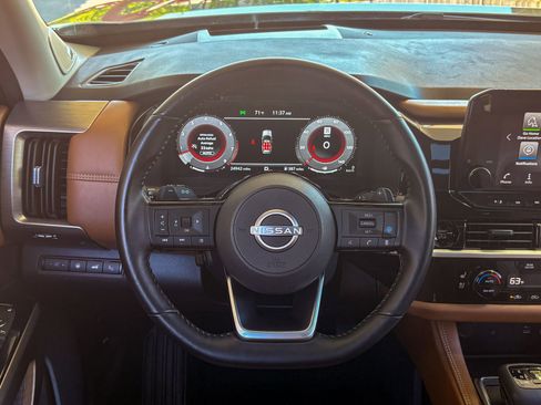 Used 2025 Nissan Pathfinder Platinum w/ Lighting Package (N93) AWD/4WD image 29