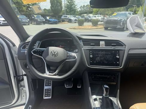 Used 2023 Volkswagen Tiguan SE R-Line FWD image 5