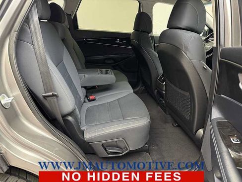 Used 2017 Kia Sorento AWD w/ LX Convenience Package image 20