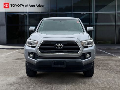 Used 2017 Toyota Tacoma SR5 w/ Tow Package AWD/4WD image 12