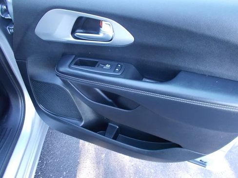 Used 2019 Chrysler Pacifica Touring-L Plus w/ Advanced Safetytec Group image 22