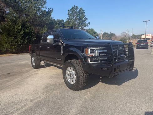 Used 2021 Ford F250 Platinum w/ FX4 Off-Road Package image 4