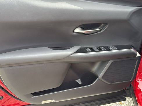 Used 2022 Lexus UX 200 w/ Accessory Package (Z1) FWD image 10