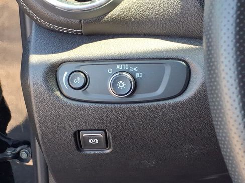 Used 2025 Chevrolet Blazer LT FWD image 22