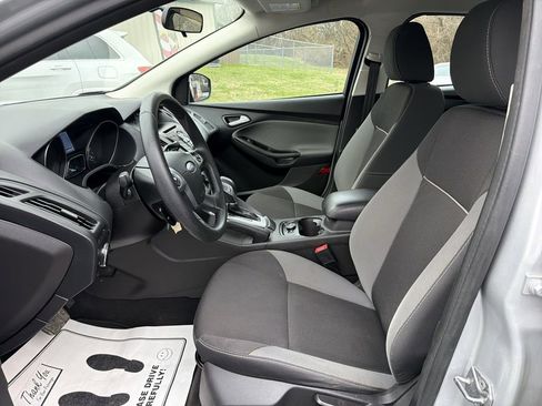 Used 2014 Ford Focus SE w/ SE Winter Package image 10