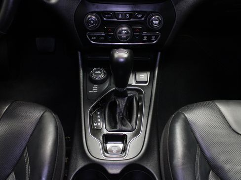 Used 2019 Jeep Cherokee Limited w/ Technology Group AWD/4WD image 21