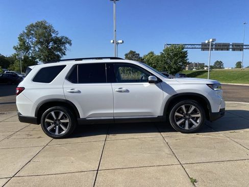 Used 2023 Honda Pilot Touring image 13